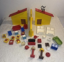Duplo Vintage Yellow House