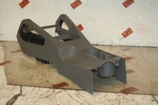 2005 VOLKSWAGEN GOLF MK5. CENTRE CONSOLE