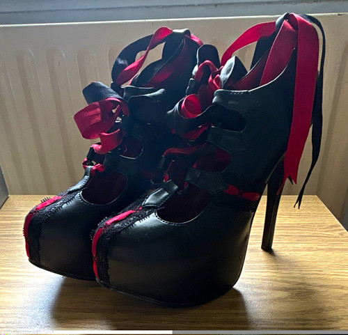 Bordello women black red - bordello, black/red