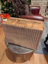 PICNIC HAMPER WICKER  VINTAGE