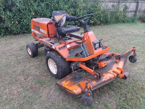 Kubota f2000 front - kubota,