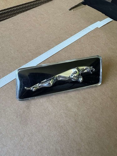 Jaguar xj6 wing - xj6, badge