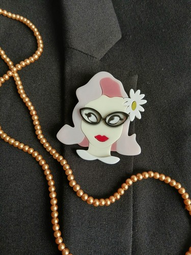 Vintage style brooch resin - vintage, brooch.