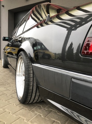Mercedes w124 rear - mercedes,