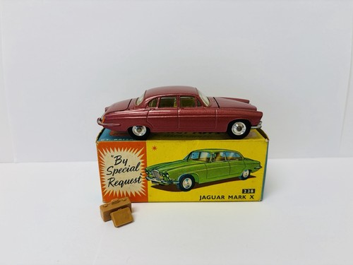 Corgi toys 238 jaguar - toys, x