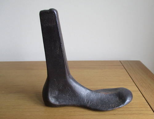Antique cobblers last cast - antique,