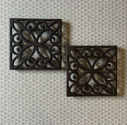 Cast iron square - shaped, trivet