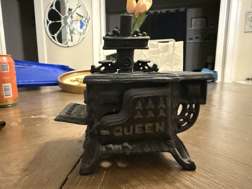 Vintage queen miniature cast - miniature,