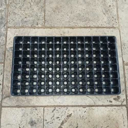Plastic modular 104 cell plug - cell,
