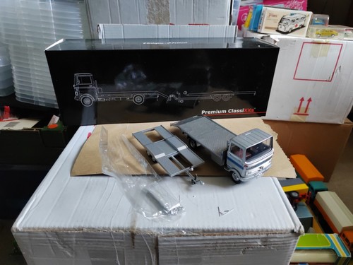 Boxed model premium - 1/43,