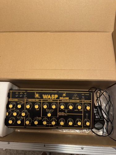 Behringer wasp deluxe desktop - wasp,