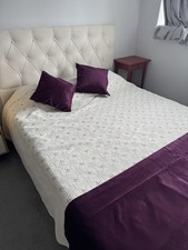 Velvet  2 cushions & Bed