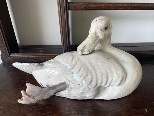 Raku model preening - model, of