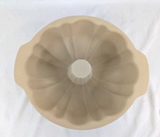 Bundt Cake Pan #1440 Pampered Chef Family Heritage Stoneware Fluted