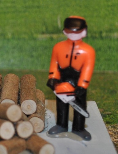 Man with sthil - 1/32,