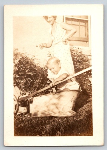 Vintage 1930s snapshot photo - vintage,