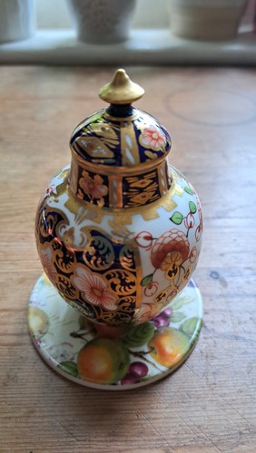 Royal crown derby lidded vase - derby,