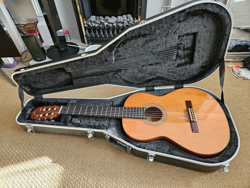 Alhambra classical guitar - guitar, 4p