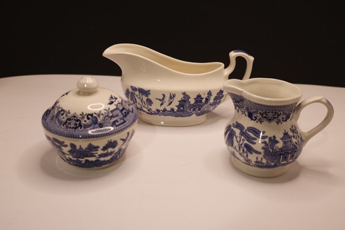 Vintage churchill blue willow - churchill,