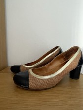 Beautiful Chie Mihara Court Shoes Size 41