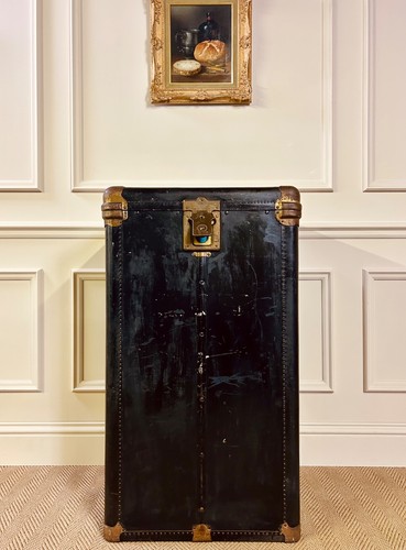 Antique wheary trunk - wheary,