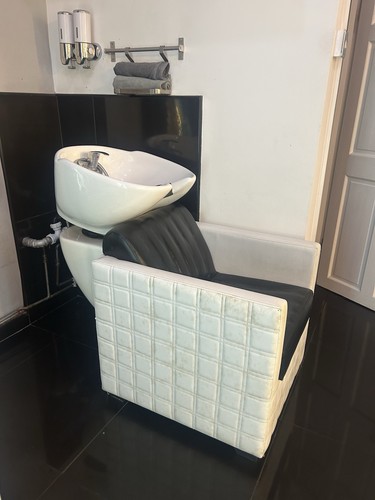 Hair salon backwash - backwash, shampoo