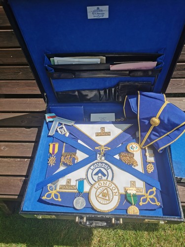 Unreseached masonic regalia - unreseached,