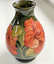 ANTIQUE WILLIAM MOORCROFT