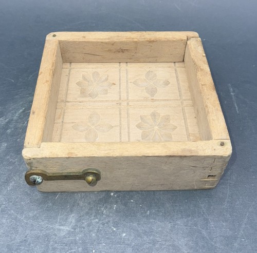 Antiqueprimitive square wooden - antiqueprimitive,