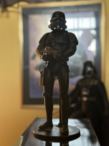 Black hole trooper scale - black,