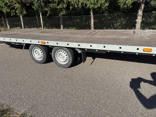 Two axle 2700kg beavertail car - two,