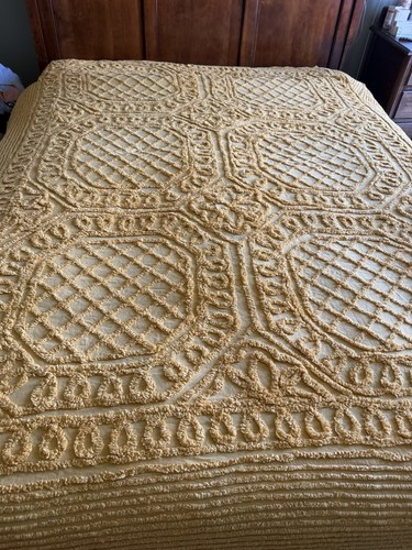 Stunning candlewick bedspread - stunning,