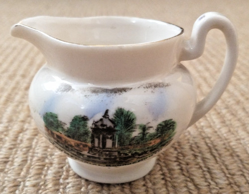 Crested ware souvenir - /,