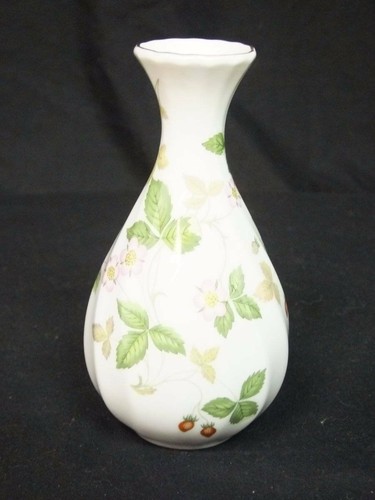 Wedgwood wild strawberry - wedgwood, "wild