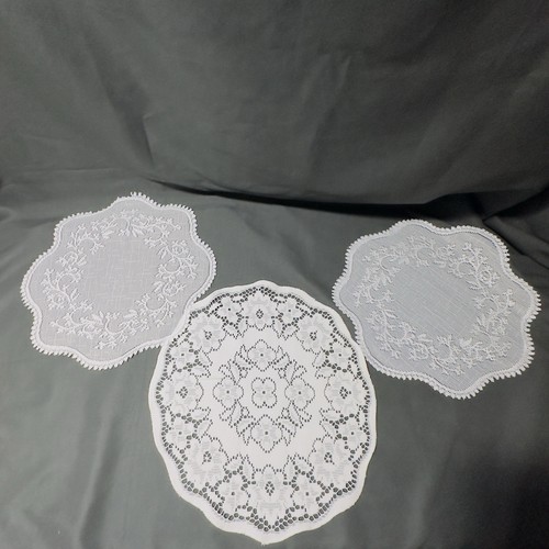 Vtg 3pcs round lace doilies - vtg,