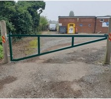 Steel carpark/farm entrance swing barrier gate  driveway /  pedestrian  gates