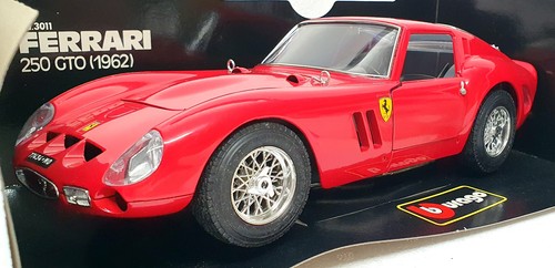 Burago scale diecast - 1/18, 3011