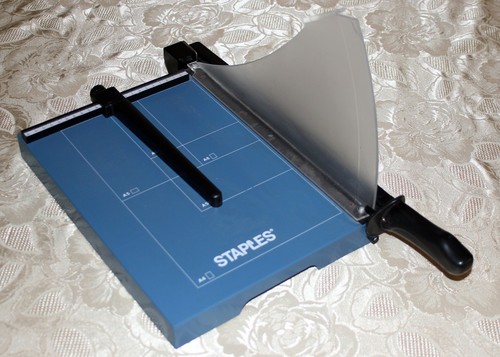 Staples paper guillotine - a4,