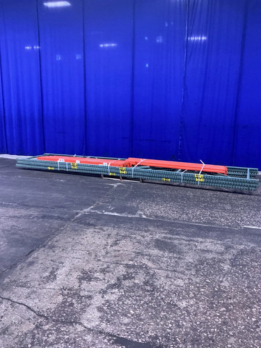 Teardrop pallet racking - ,
