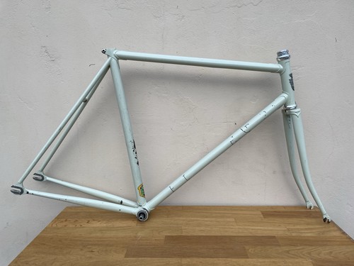 Rare feather cycles track - cycles,