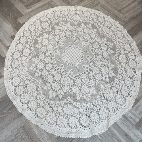Vintage lace tablecloth - vintage, /