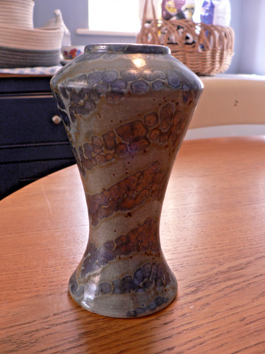 Stunning moorcroft black - stunning,