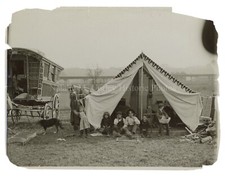1900s Romani / Gypsy Vardo Wagon Caravan Encampment Press Photo
