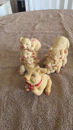 Little piggs figurines - little,
