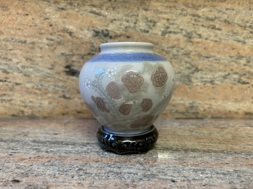 Lladro little jug - little, with