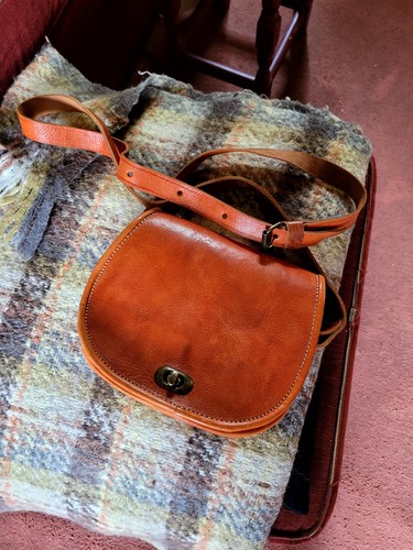 Leather vtg tan ladies - leather.,
