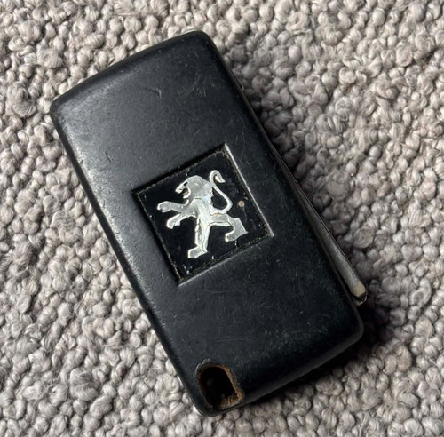 Genuine peugeot button - 2,