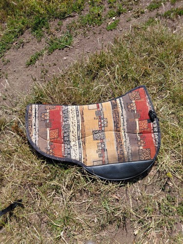 Barefoot western saddle pad