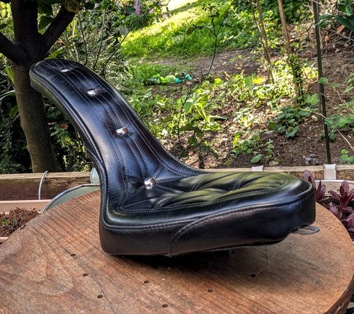Cobra style seat fit ribbed - style,