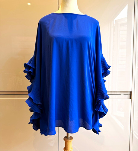 Stunning blouse top from